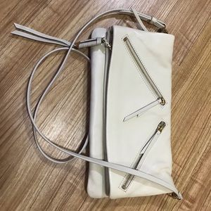 Stella and Dot, Crossbody Zippered Bag, Adjustable strap, Cream colored